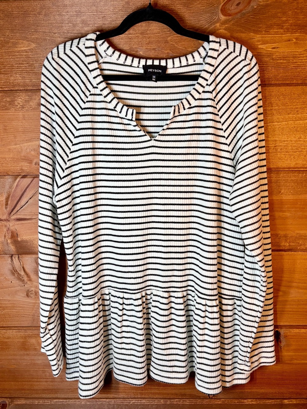 Black and White Striped Ribbed Peplum Long-Sleeve Top Size Medium 💕🖤